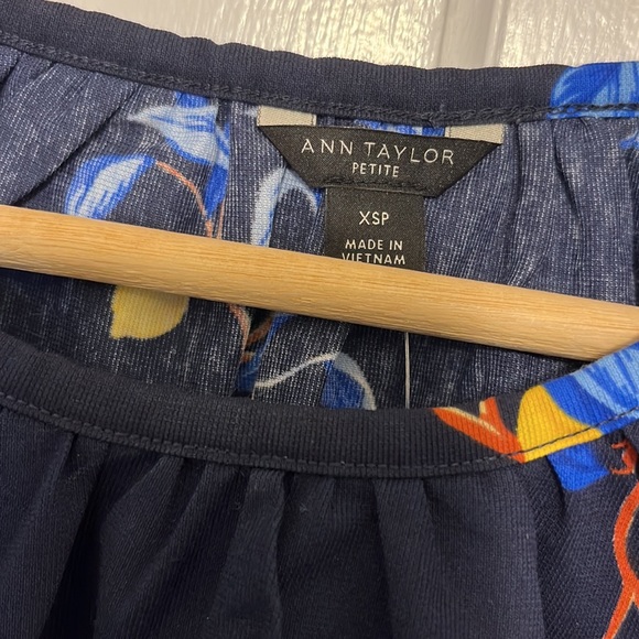 Ann Taylor Lemon Print Blouse Sz XS - Picture 2 of 4